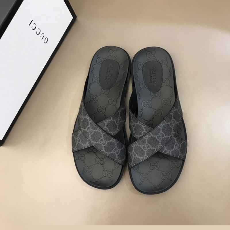 G*u*i slippers